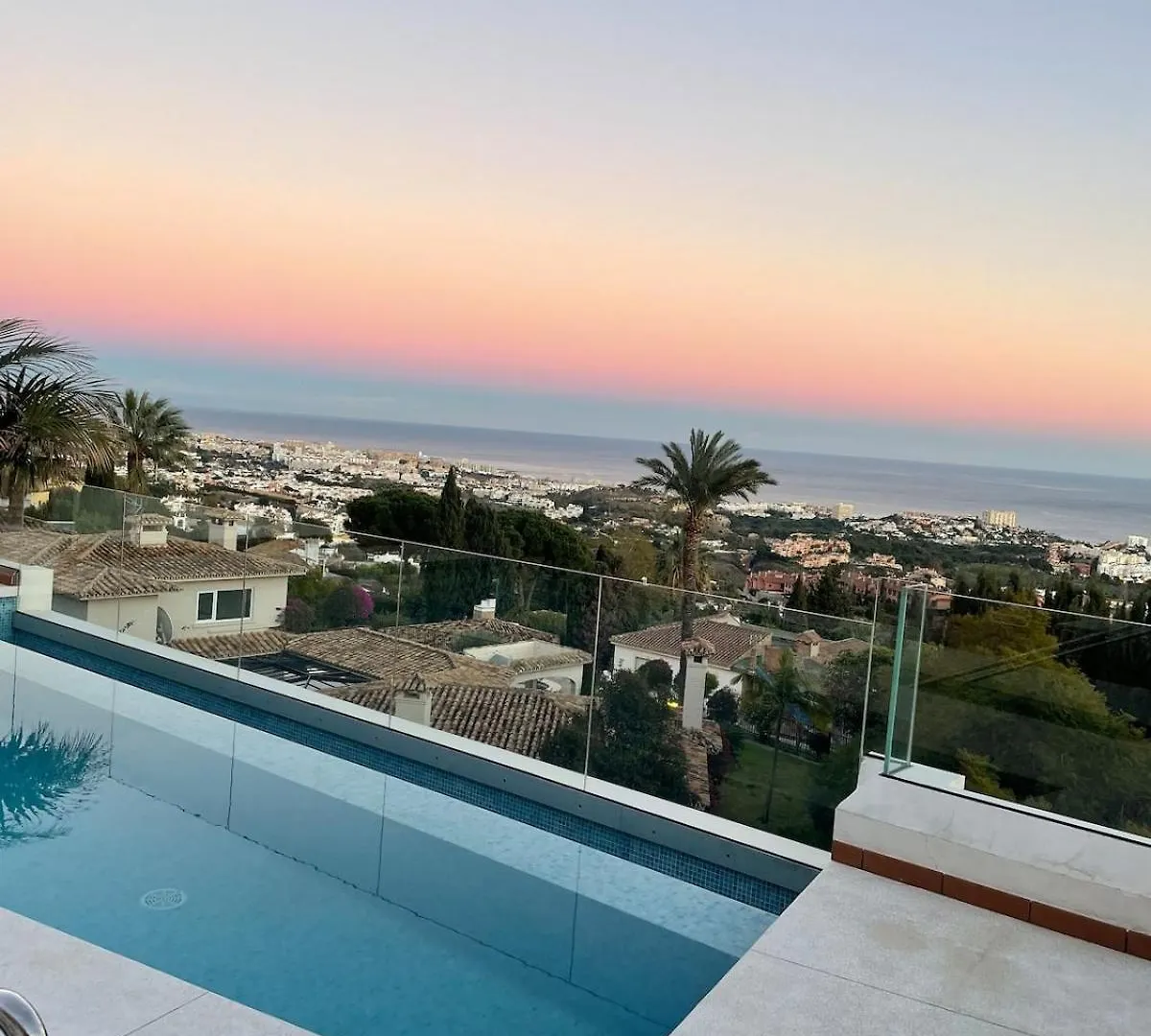 Breathtaking Sea View Apartment With Free Parking location